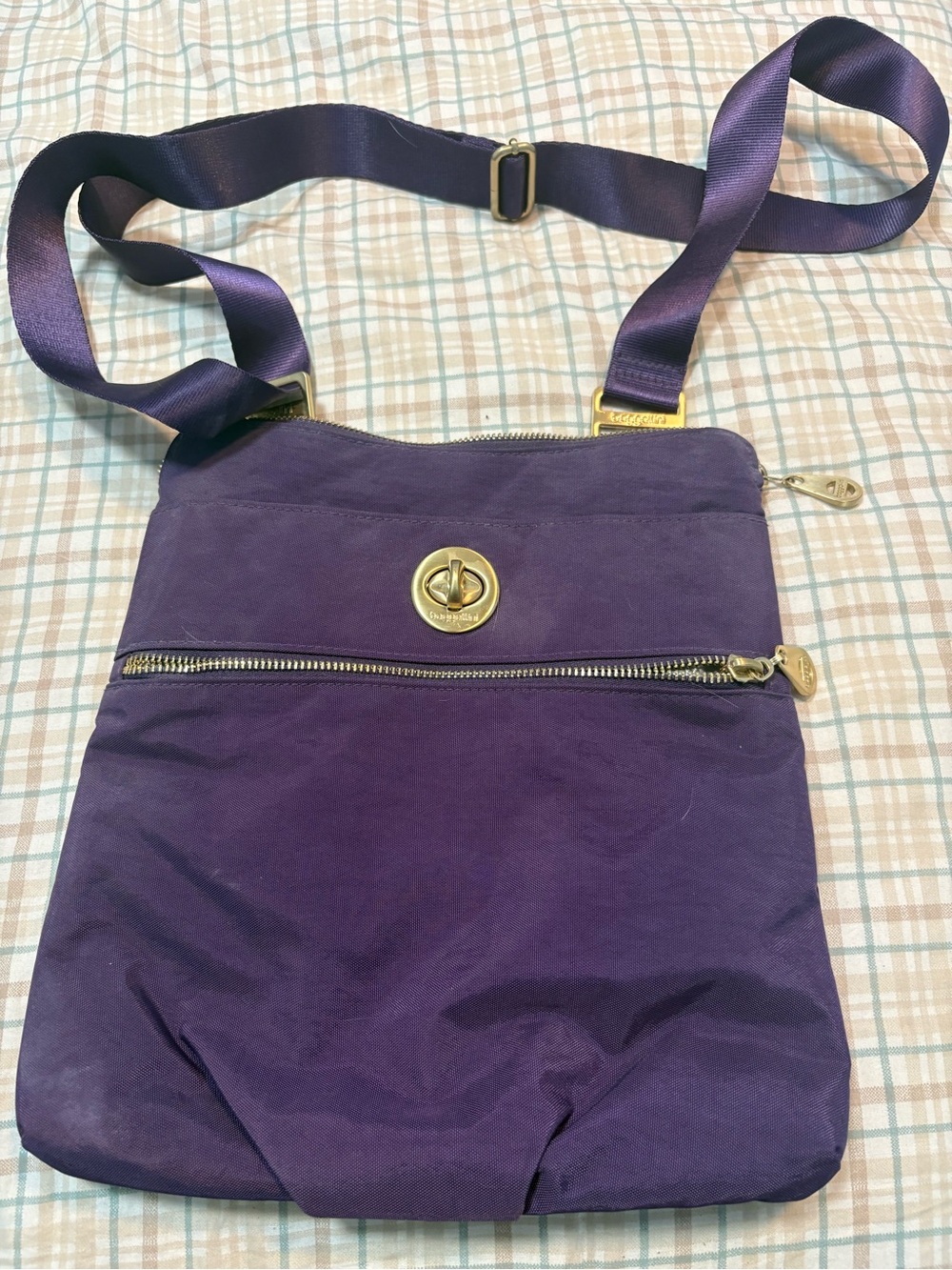 Baggallini Purple Nylon Crossbody Shoulder Bag Gold Hardware Multiple Pockets